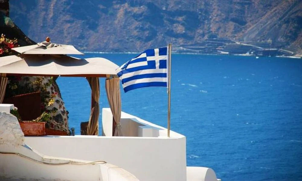 Το CNN εκθειάζει την Ελλάδα: Από «ασθενής» της Ευρώπης, χώρα-πρότυπο για την ΕΕ